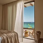Oriana, Beachfront