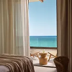 Oriana, Beachfront