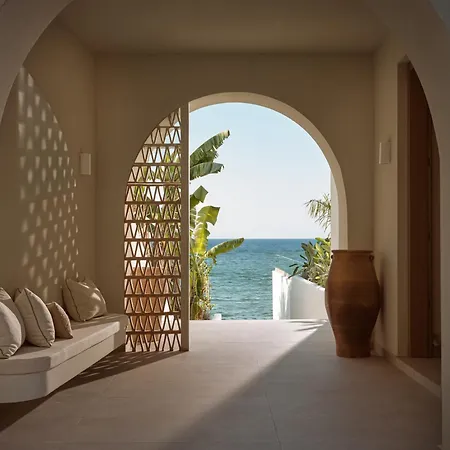 Oriana, Beachfront Vila