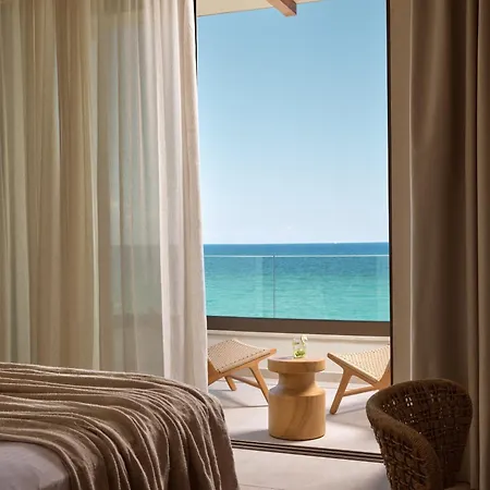 Oriana, Beachfront
