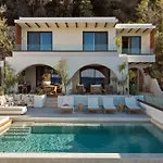Vila Oriana, Beachfront Argassi