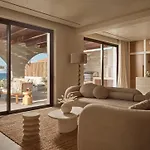 Vila Oriana, Beachfront Argassi