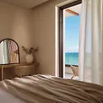 Oriana, Beachfront *