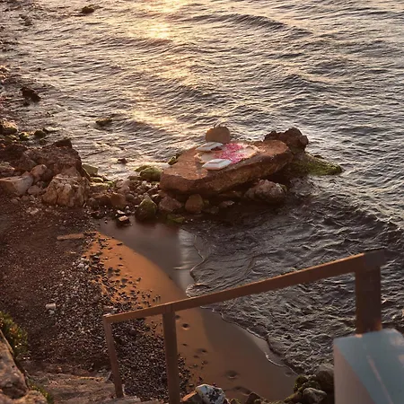 Oriana, Beachfront Villa, Few Steps From The Ionian Sea 阿凯松